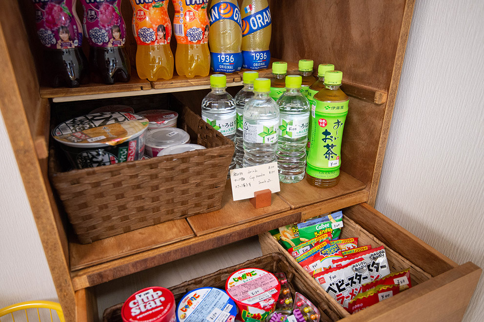 Instant food and drinks for sale