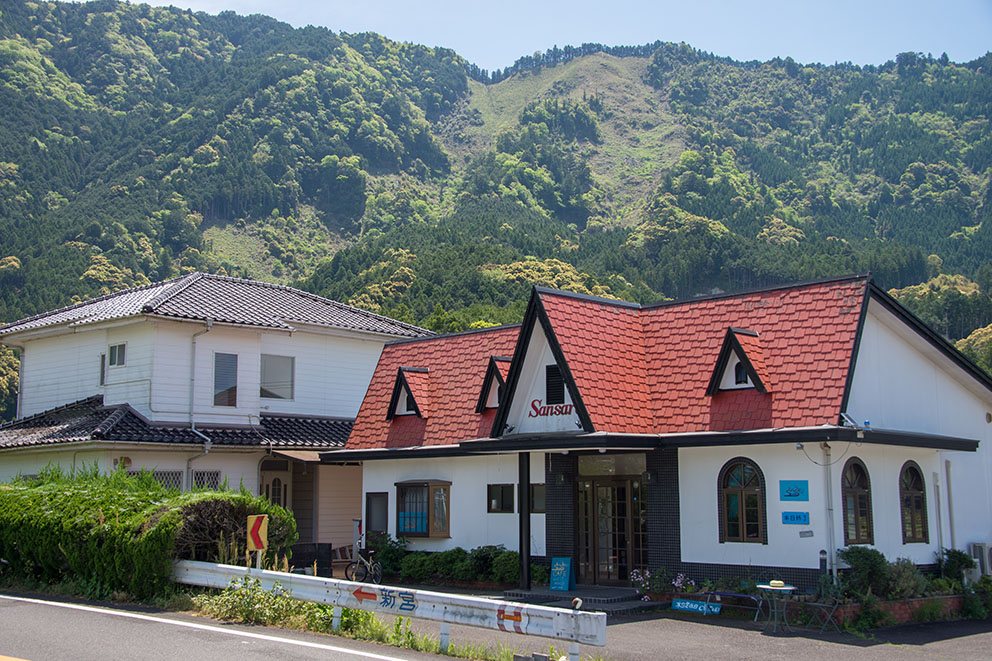Sansaro Cafe & Guesthouse