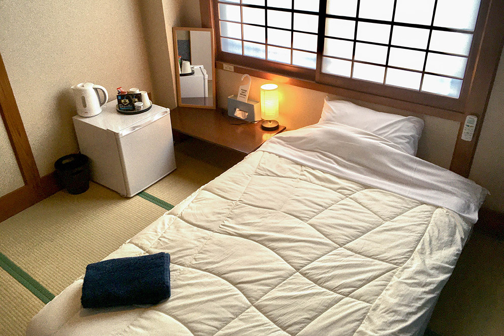 Japanese style room with bed
