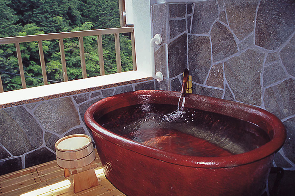 Guestroom with ensuite outdoor bath