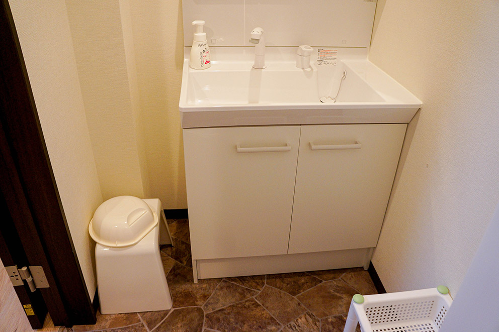 Ensuite sink (twin & quad rooms)