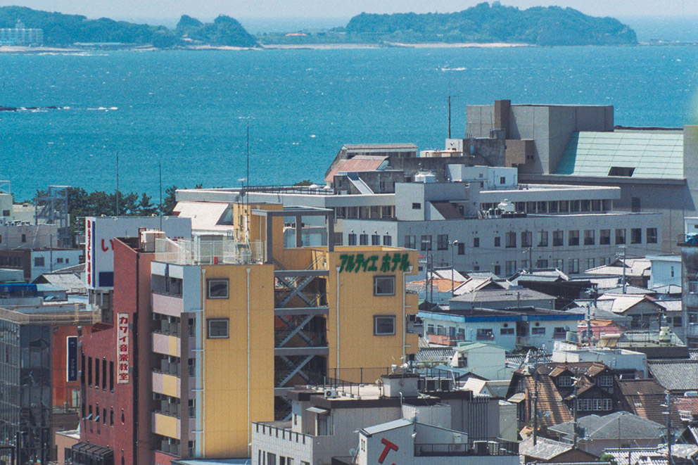 View of Altier Hotel with ocean in background