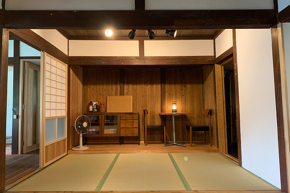 Tatami mat room