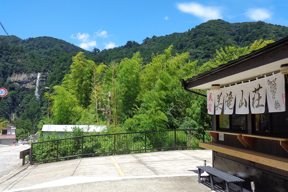 玄関から見た那智の滝