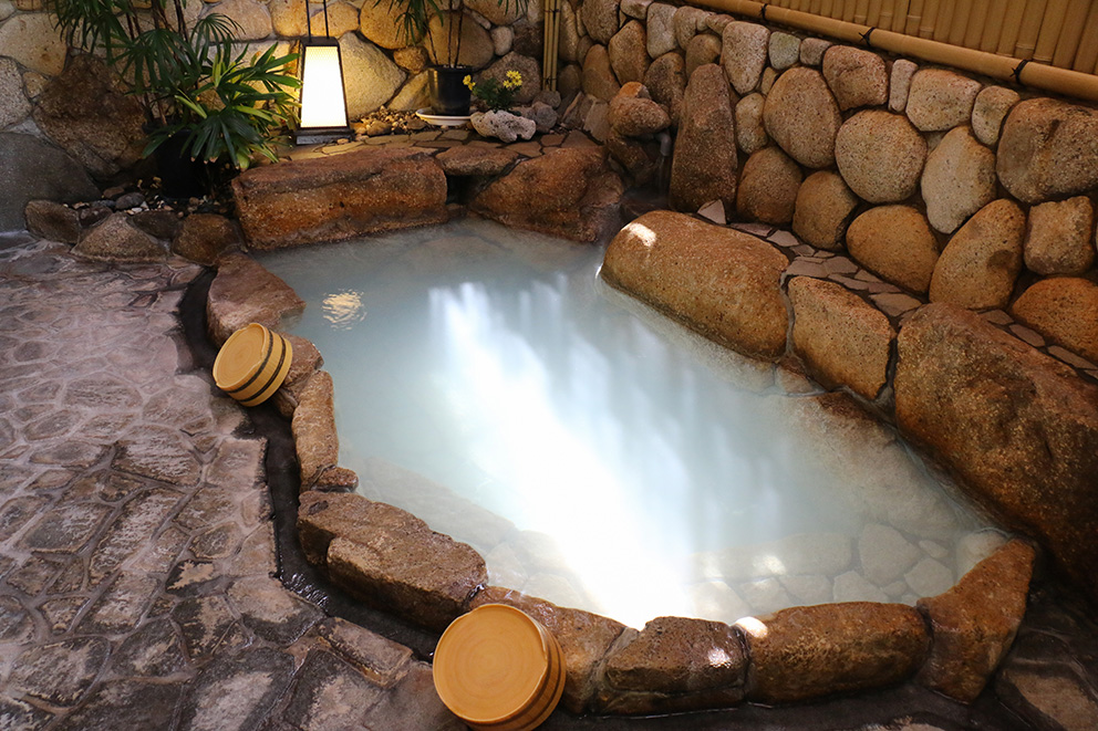 Onsen outdoor bath