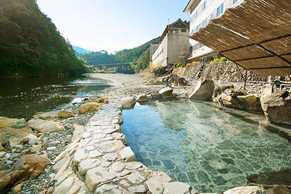 川原の露天風呂