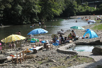 夏の川原