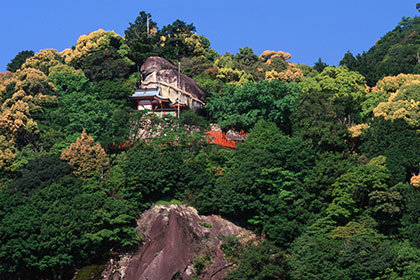 Kamikura-jinja Shrine & Gotobiki-iwa Rock