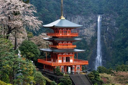 Three-tiered pagoda and Nachi falls