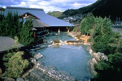 Giant outdoor bath