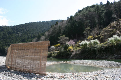 Bath in riverbed in front of Fujiya