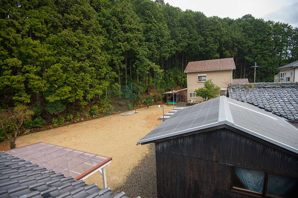 Yard beside guesthouse