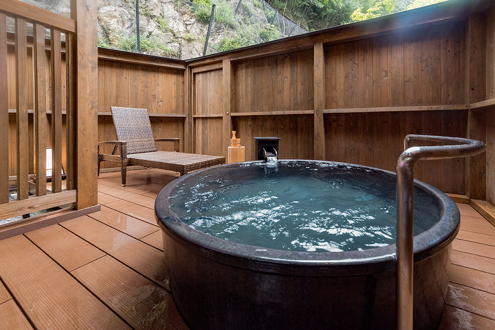 Ensuite outdoor onsen bath