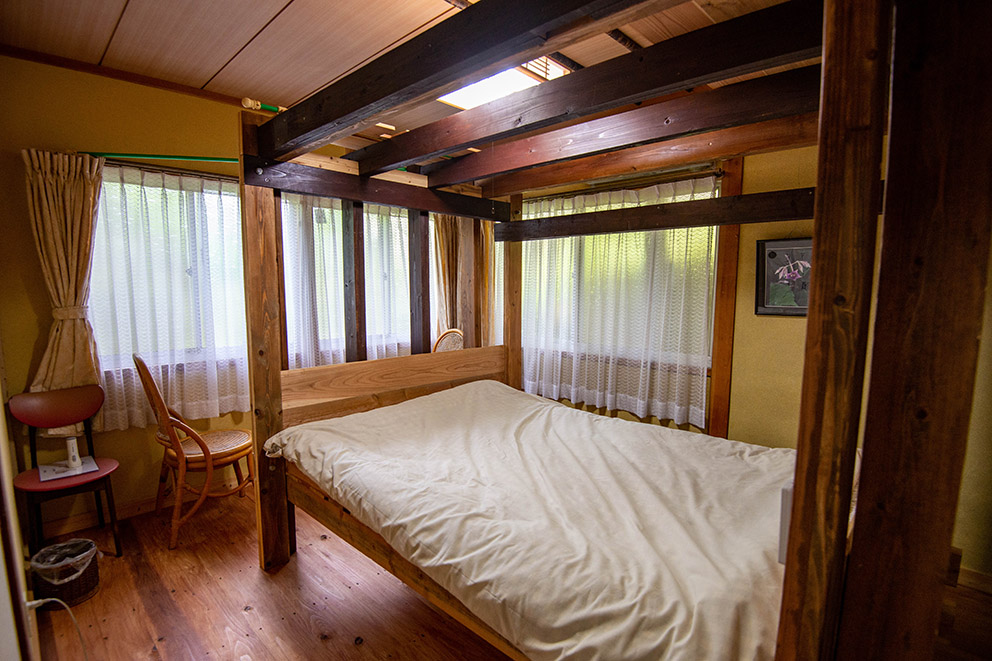 Downstairs western style bedroom