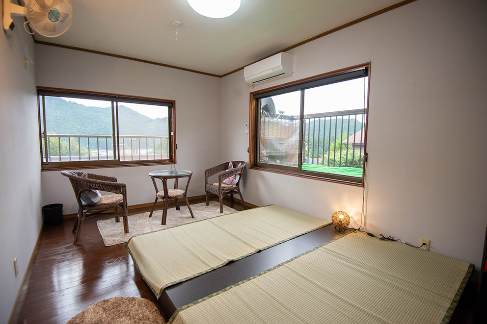 Western Room (tatami bed with a view of Otorii Gate)