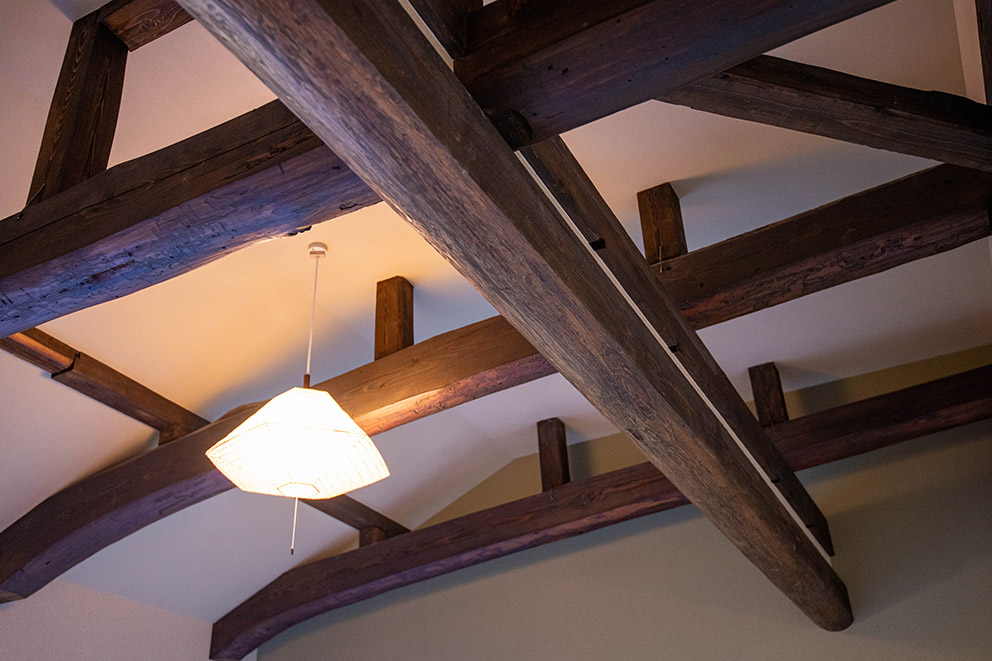 Beams in ceiling of guestroom