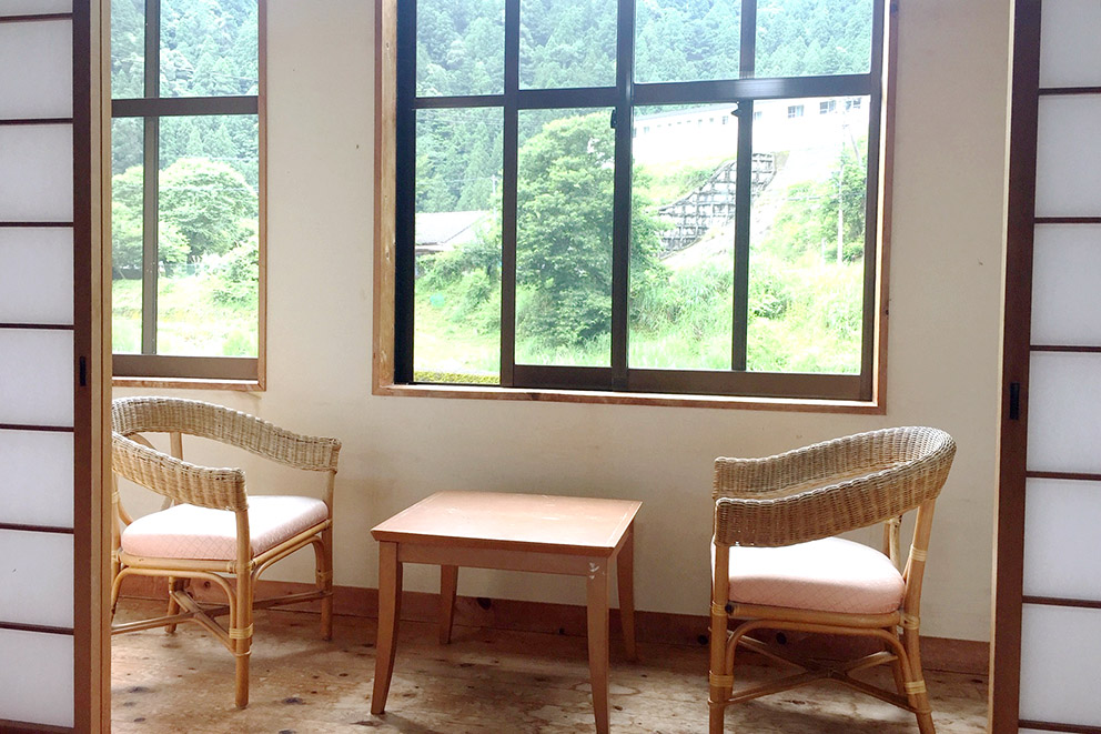 Sitting area in guestroom